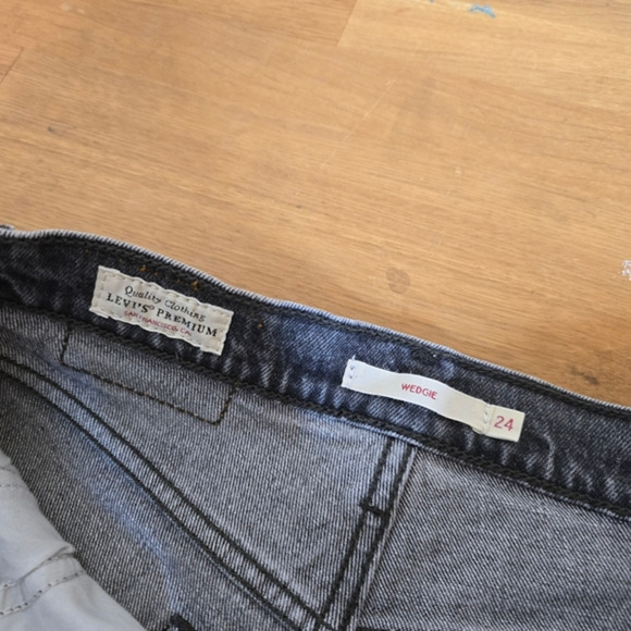 Levi's 24×27.5 Premium Wedgie High Rise Jean – Washed Black / Size 24 - Picture 4 of 10